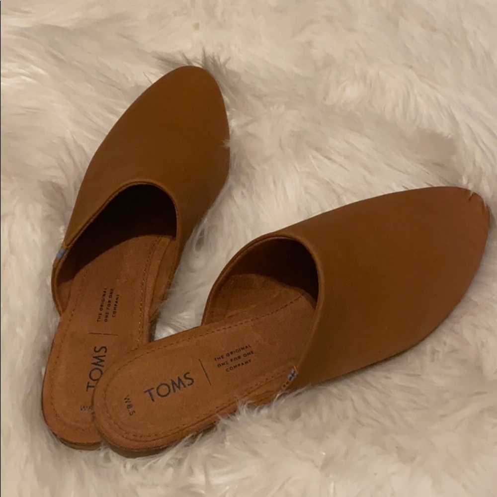 Toms Jutti Mules like new!!!